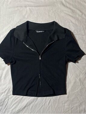 SHEIN Black Ribbed Short Sleeve Zip Crop Top